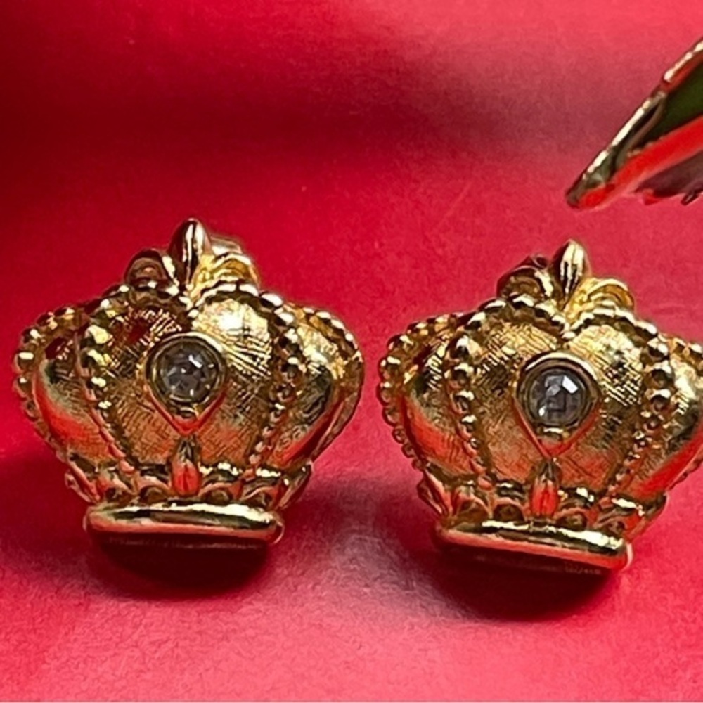 VINTAGE Women’s Earrings,Avon Vintage Earrings,Gold Crown Earrings.